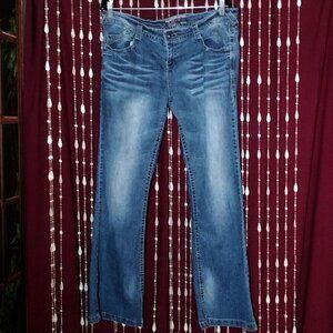 Size 17 Womens Distressed Wallflower Bootcut Jeans